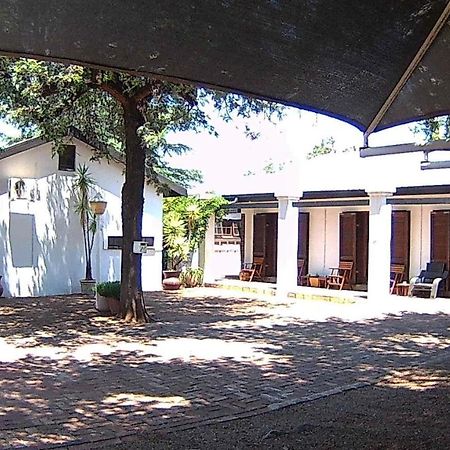 Kuru-Kuru Guesthouse Куруман Екстериор снимка