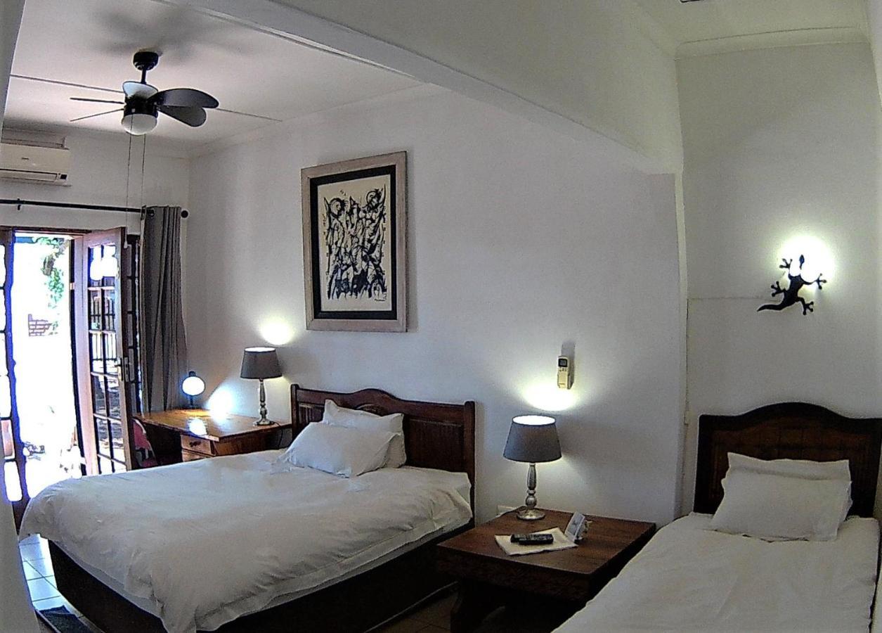 Kuru-Kuru Guesthouse Куруман Екстериор снимка