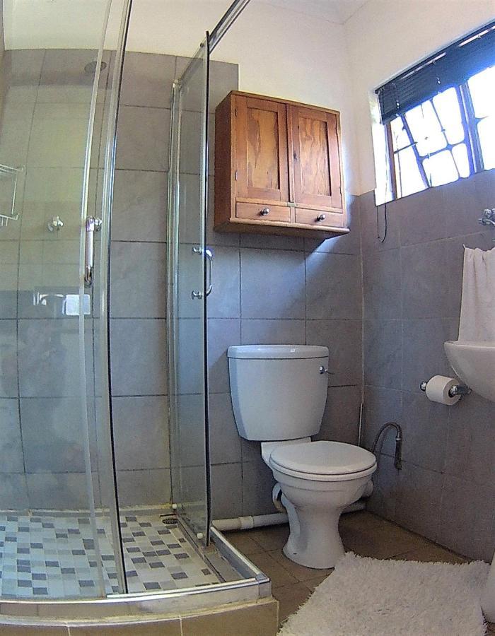 Kuru-Kuru Guesthouse Куруман Екстериор снимка
