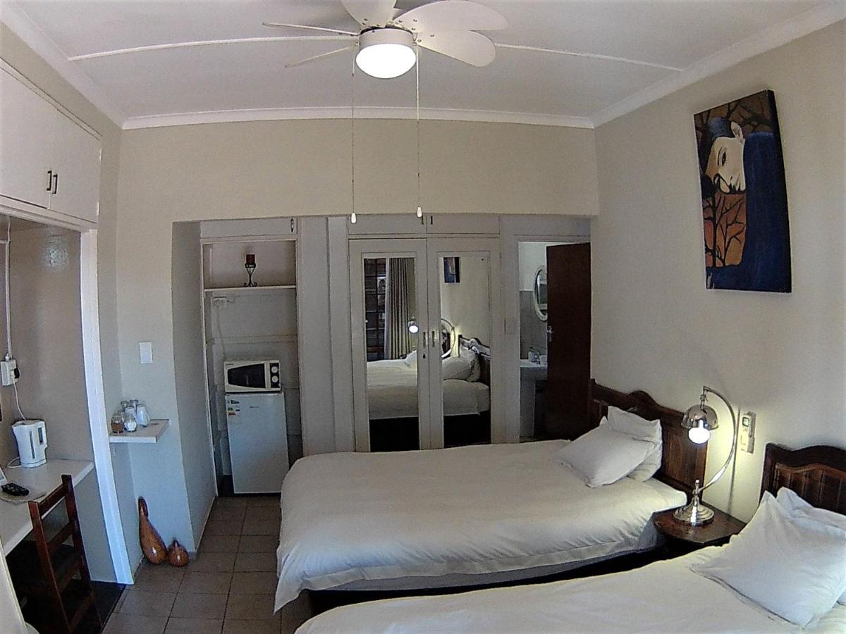 Kuru-Kuru Guesthouse Куруман Екстериор снимка